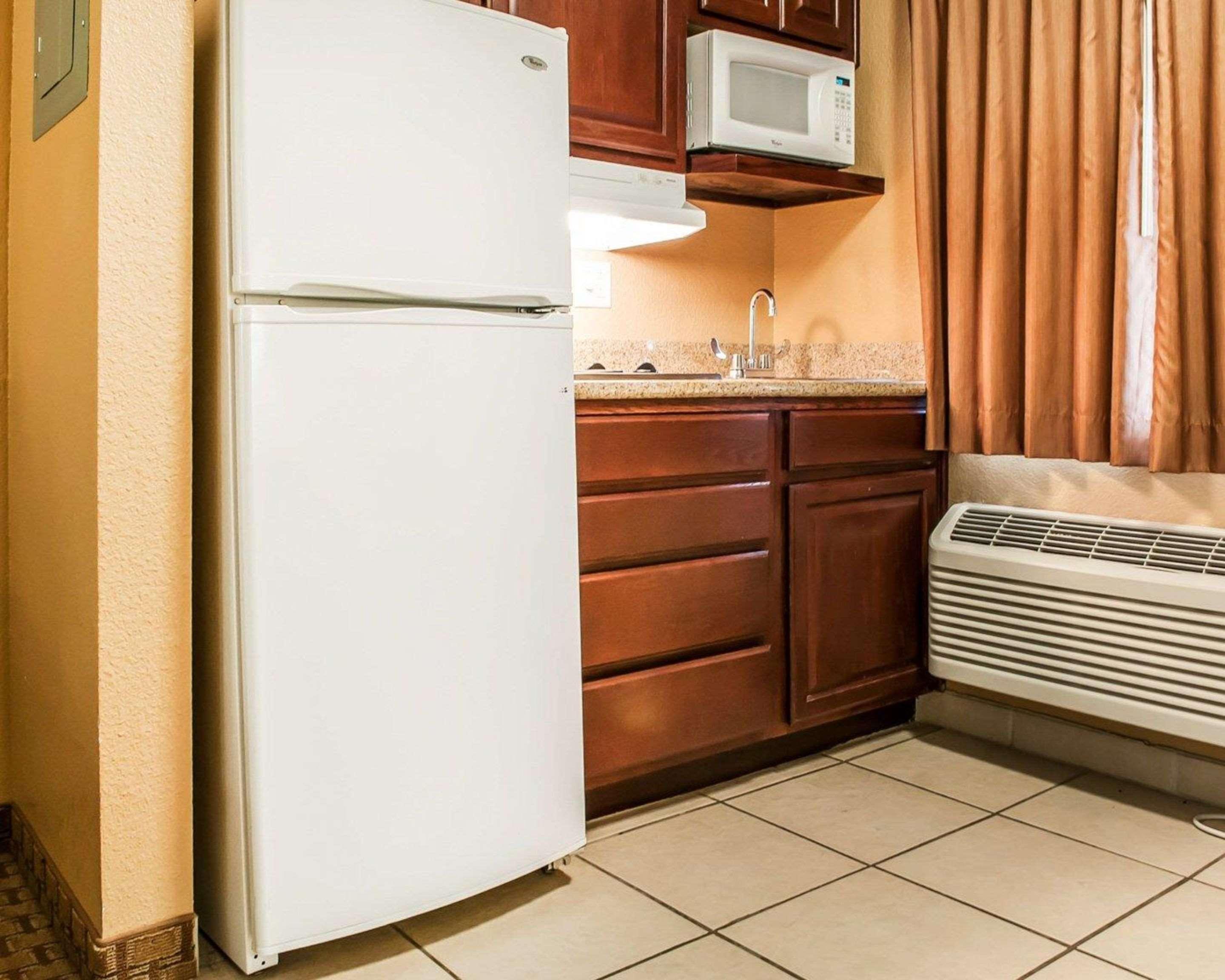 Suburban Hotel 2*