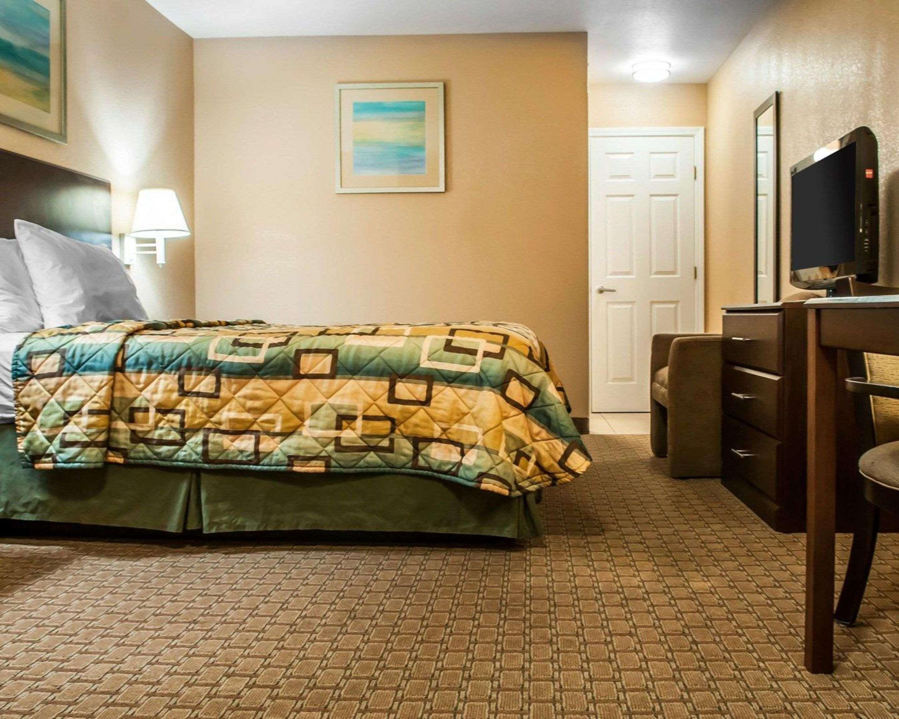 Suburban Hotel 2*