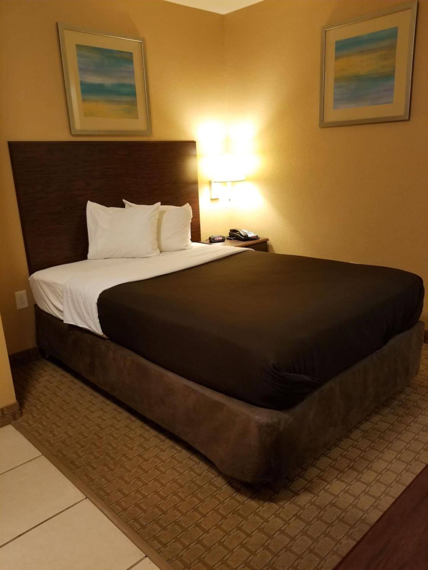 Hotel Suburban